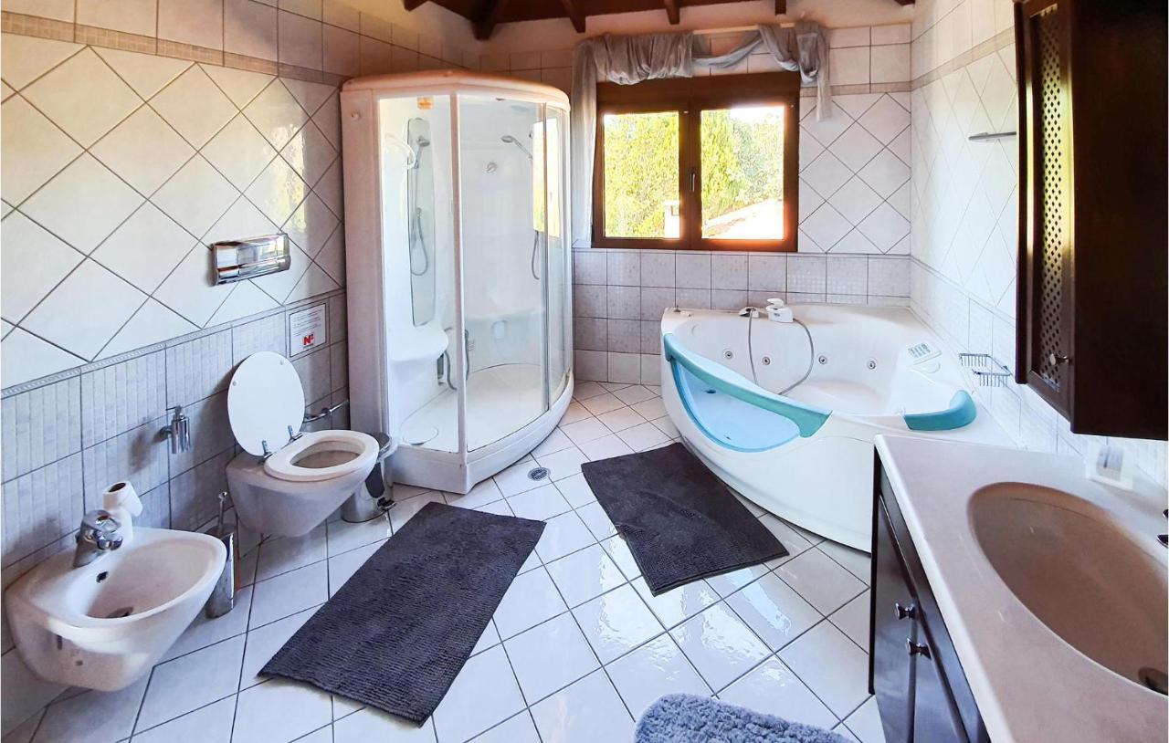 Lovely Home In Kiato With Wifi Exterior foto