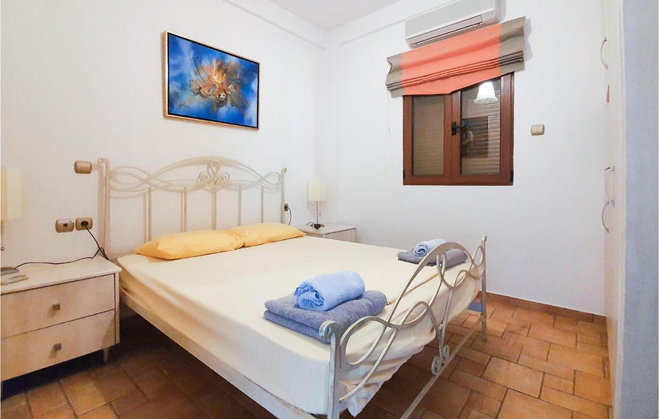 Lovely Home In Kiato With Wifi Exterior foto